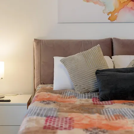 Astria Rosegold 公寓 *